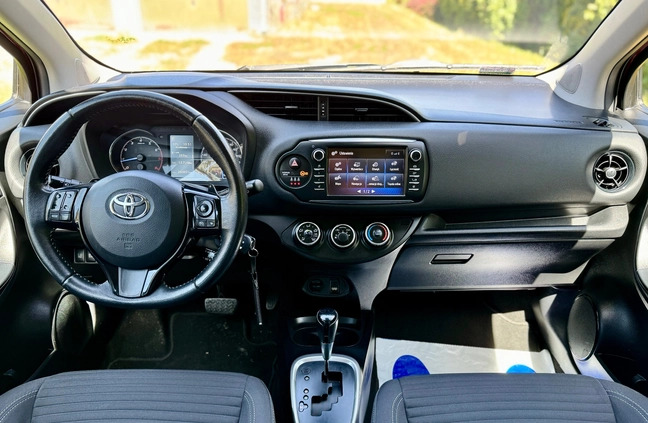 Toyota Yaris cena 37900 przebieg: 260800, rok produkcji 2017 z Wołomin małe 379